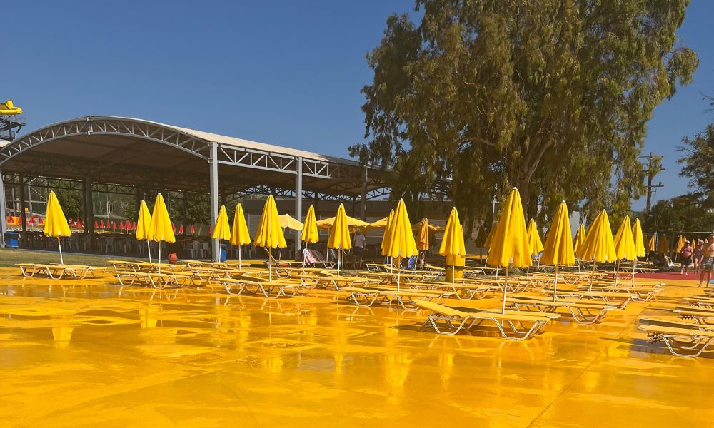 Acqua Plus water park sunbeds